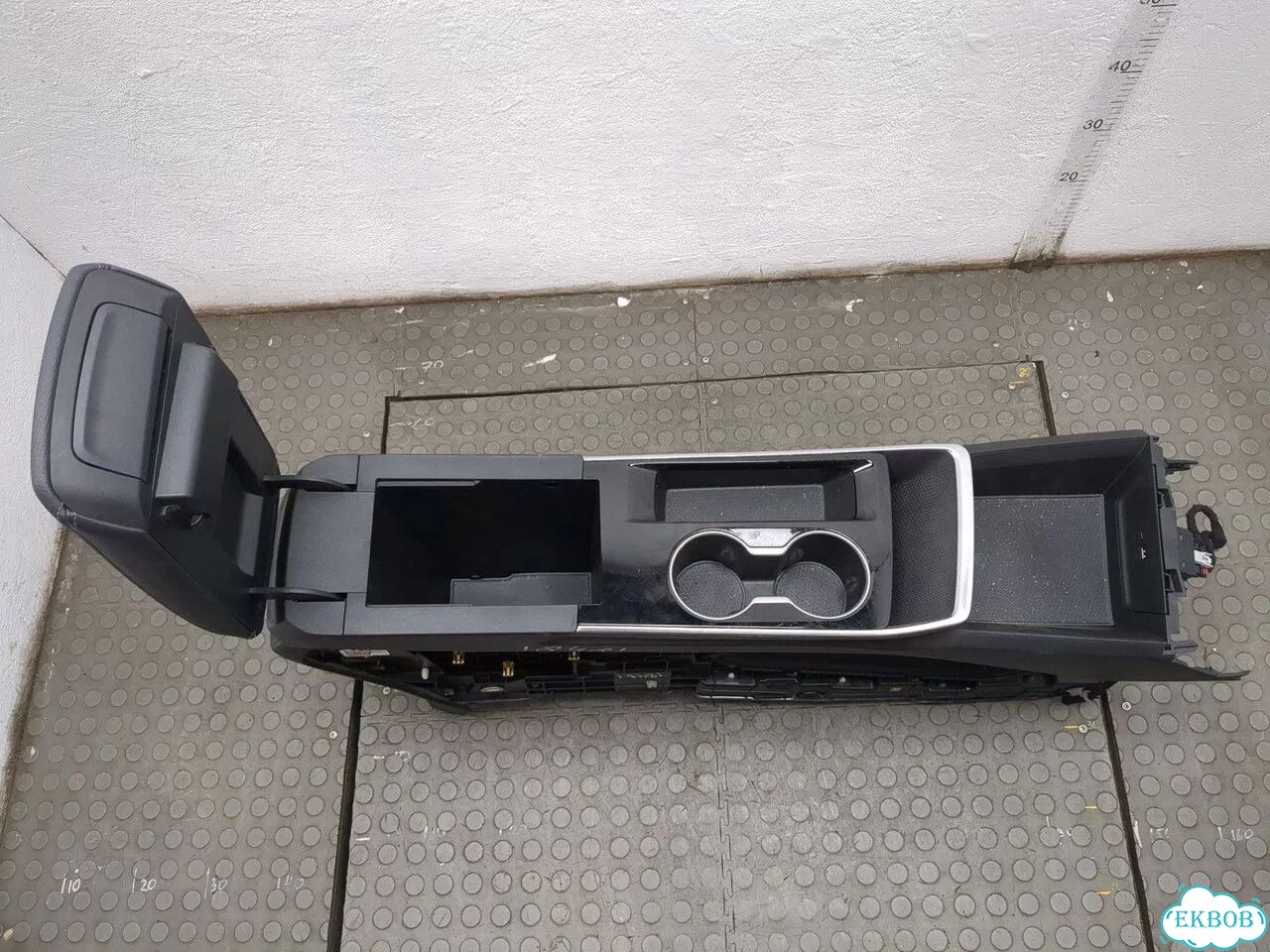 Консоль салона Chevrolet Equinox 2024 фото 3