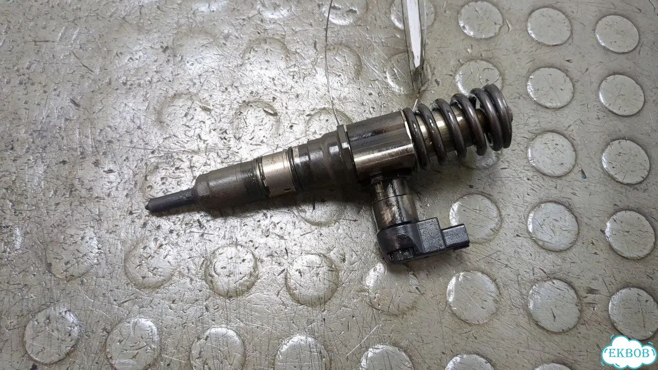 Форсунка топливная Volkswagen Passat 6 фото 1