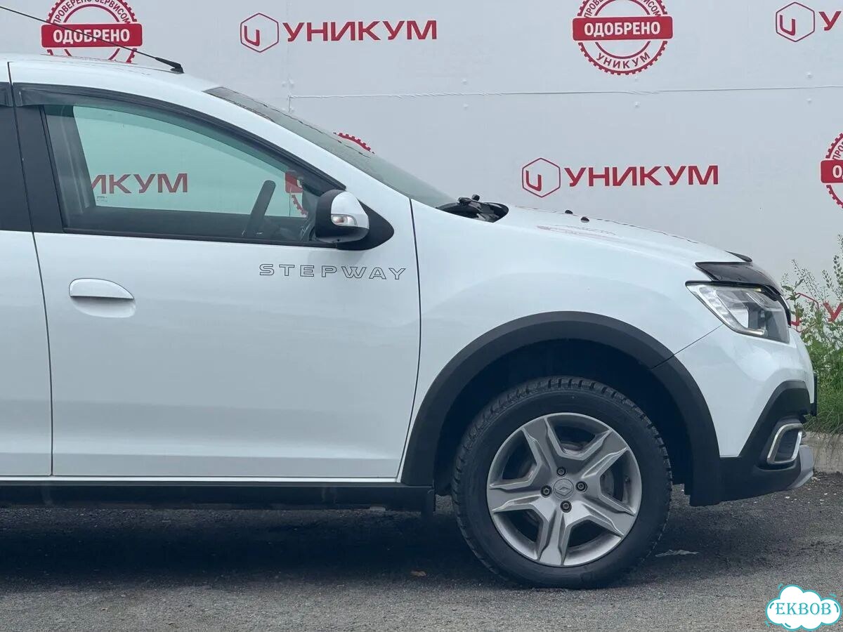 Renault Logan Stepway 1.6 AT, 2020, 131 845 км фото 18