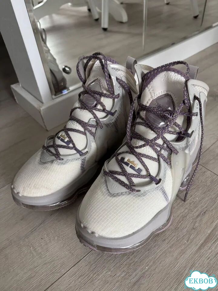 Кроссовки Nike женские фото 2