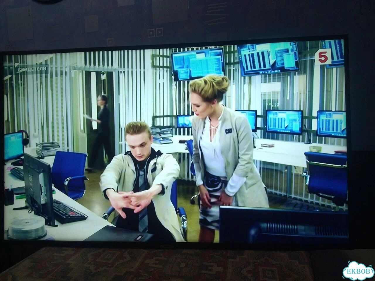 Samsung UE49NU7100U фото 2
