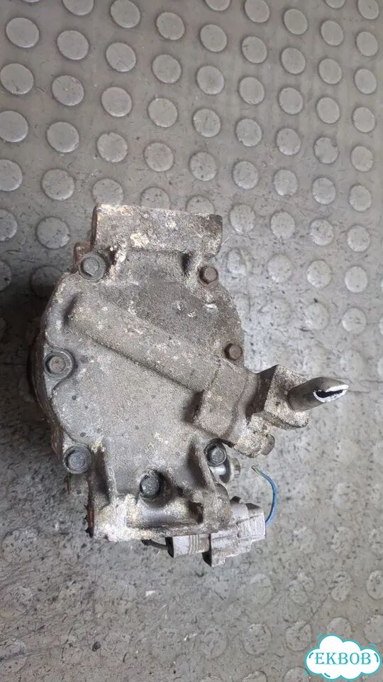 Компрессор кондиционера Toyota Corolla E12 фото 3