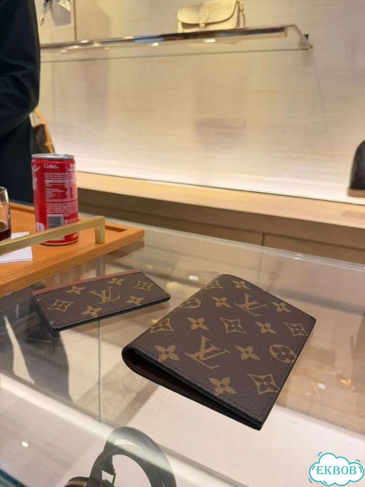 Обложка Louis Vuitton оригинал новая фото 2