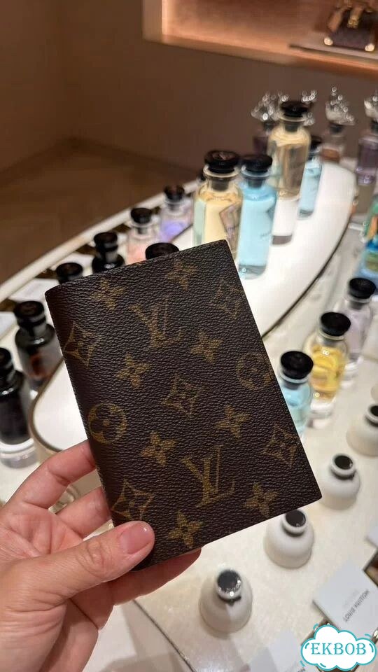 Обложка Louis Vuitton оригинал новая фото 3