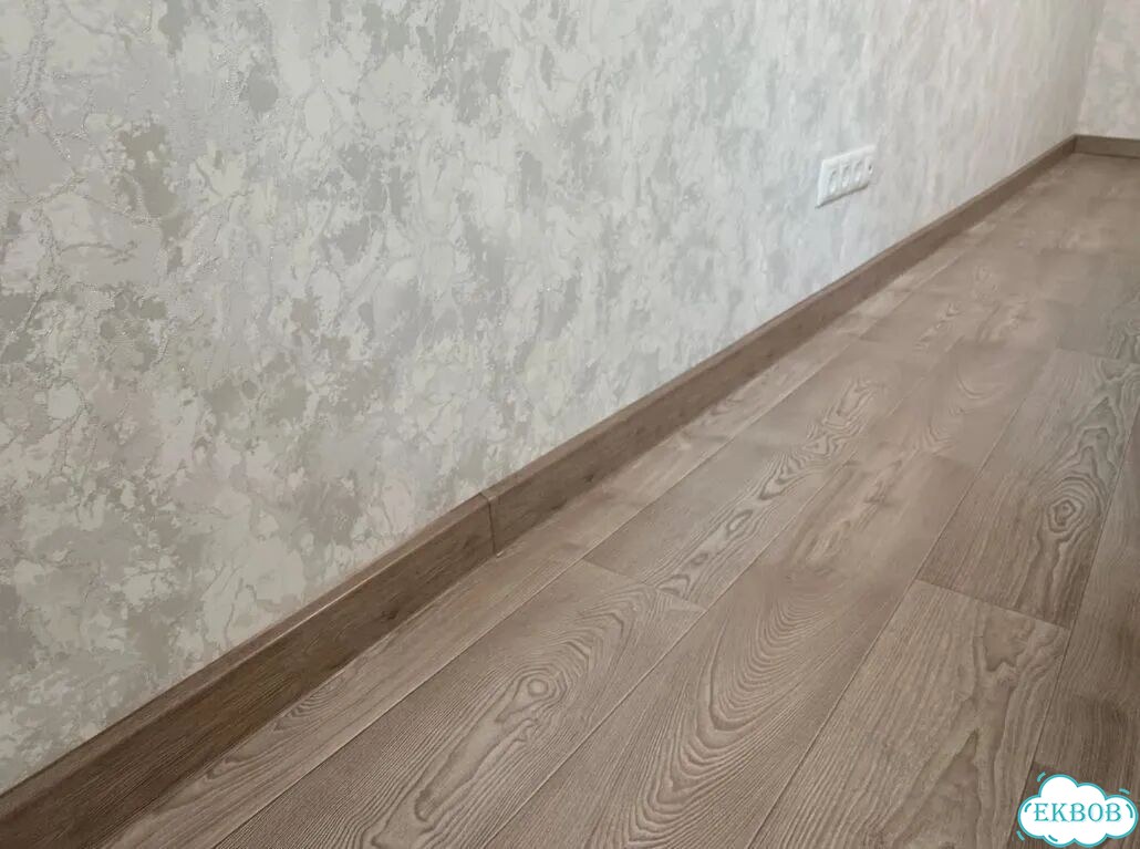 Укладка ламината,монтаж плинтусов фото 5