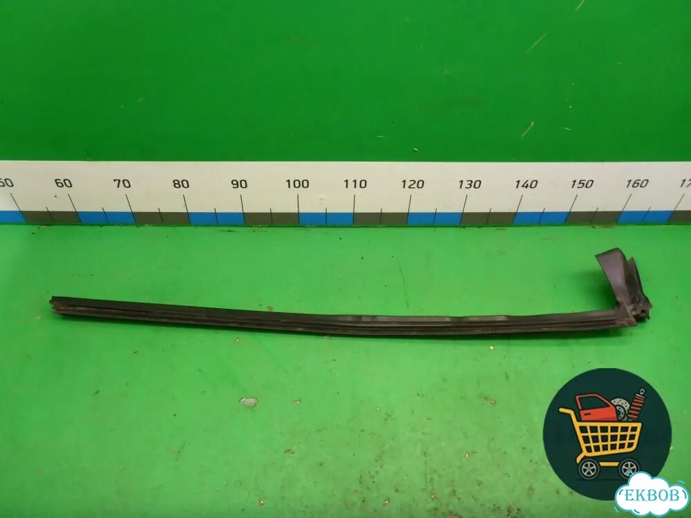 Уплотнитель стекла двери передней левой (A1727200724) Mercedes Benz SLK R172 с 2010-2016г (слк) фото 1
