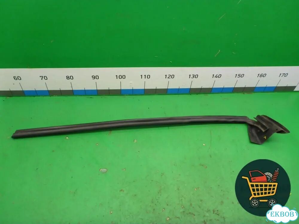 Уплотнитель стекла двери передней левой (A1727200724) Mercedes Benz SLK R172 с 2010-2016г (слк) фото 2