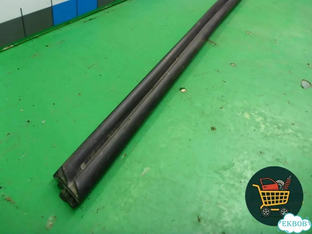 Уплотнитель стекла двери передней левой (A1727200724) Mercedes Benz SLK R172 с 2010-2016г (слк) фото 3