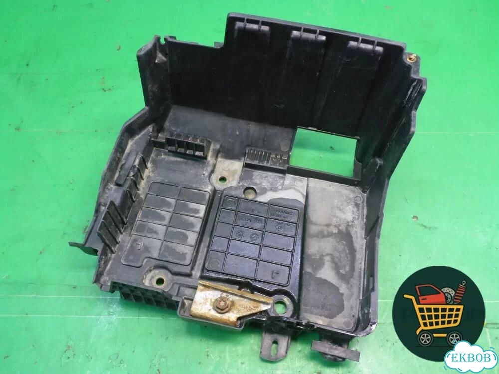 Площадка под аккумулятор (8200467409) Renault Megane 2 с 2002-2009г (Меган) фото 1