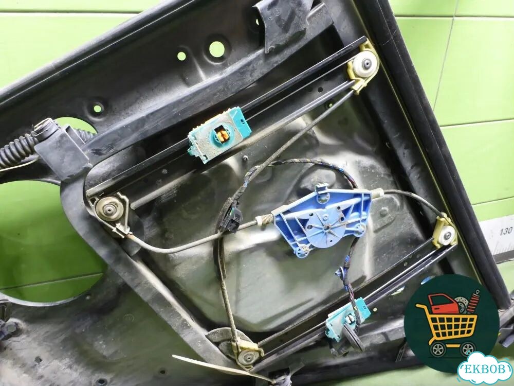 Стеклоподъёмник электрический задний левый (без моторчика) (7L0839353F) Volkswagen Touareg c 2002-20 фото 2