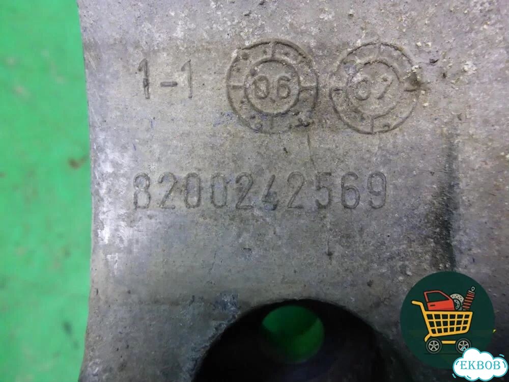 Кронштейн генератора (1.6л K4MC813) (8200242569) Renault Megane 2 с 2002-2009г (Меган) фото 1