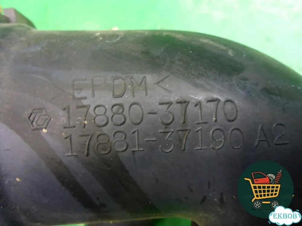 Патрубок воздушного фильтра (1788037170) Toyota Isis c 2004-2018г (Исис) фото 4
