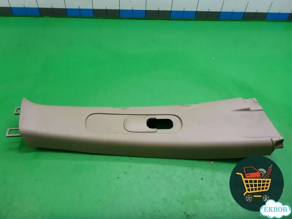 Обшивка стойки центральная верхняя правая (6241144090) Toyota Isis c 2004-2018г (Исис) фото 1