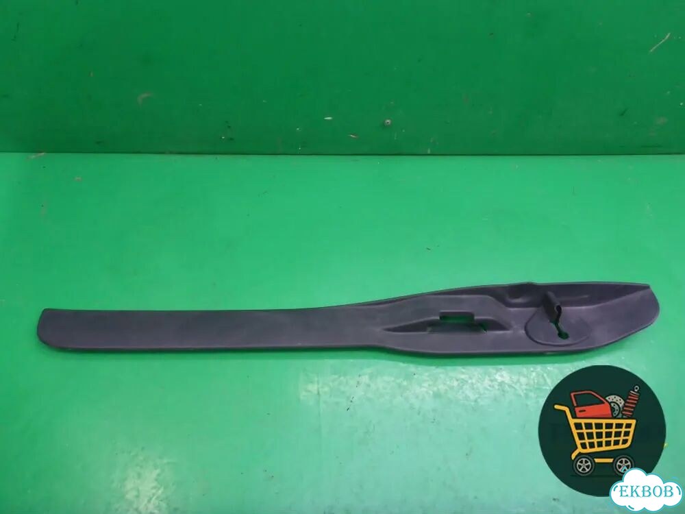 Накладка порога внутренняя переднего левого (в проём) (6791244060) Toyota Isis c 2004-2018г (Исис) фото 1