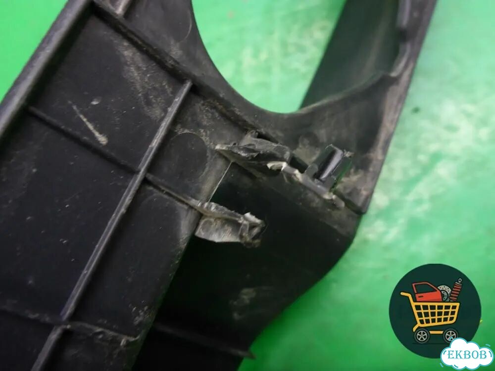 Накладка порога внутренняя переднего левого (в проём) (6791244060) Toyota Isis c 2004-2018г (Исис) фото 3