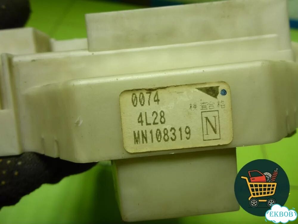 Блок предохранителей салонный (MN108319) Mitsubishi Colt с 2004г (Кольт) фото 3
