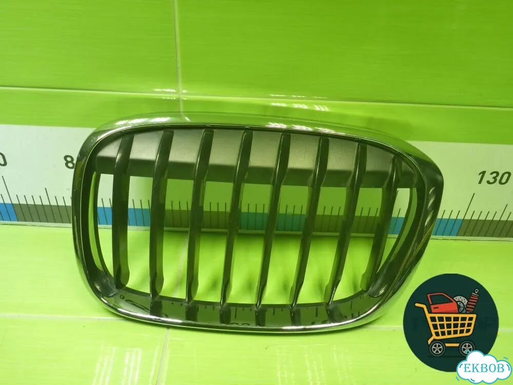 Решетка радиатора левая (7383363) BMW X1 F48 с 2014г (Х1 Ф48) фото 1