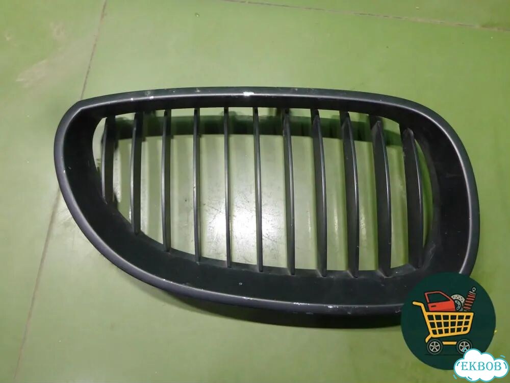 Решетка радиатора правая (51137027066) BMW 5-серия Е60/Е61 с 2003-2009г фото 1
