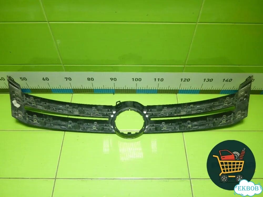 Накладка на решетку радиатора (5N0853655) Volkswagen Tiguan с 2011-2016г (Тигуан) фото 5