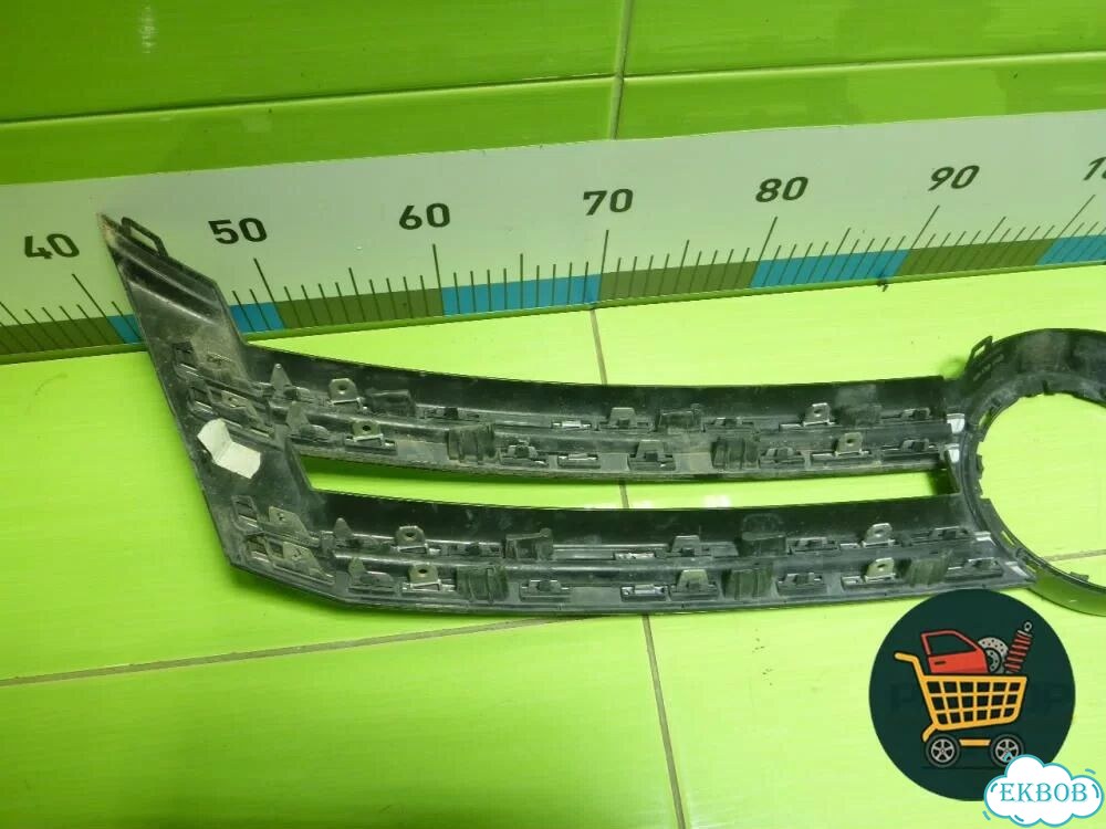 Накладка на решетку радиатора (5N0853655) Volkswagen Tiguan с 2011-2016г (Тигуан) фото 6