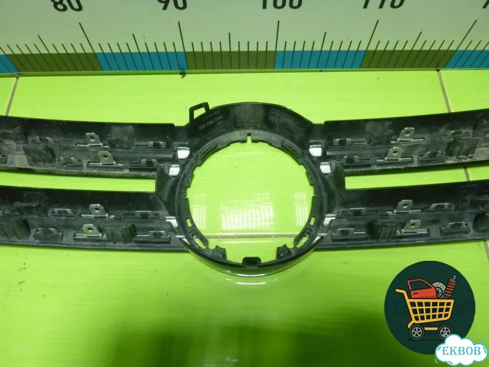 Накладка на решетку радиатора (5N0853655) Volkswagen Tiguan с 2011-2016г (Тигуан) фото 7