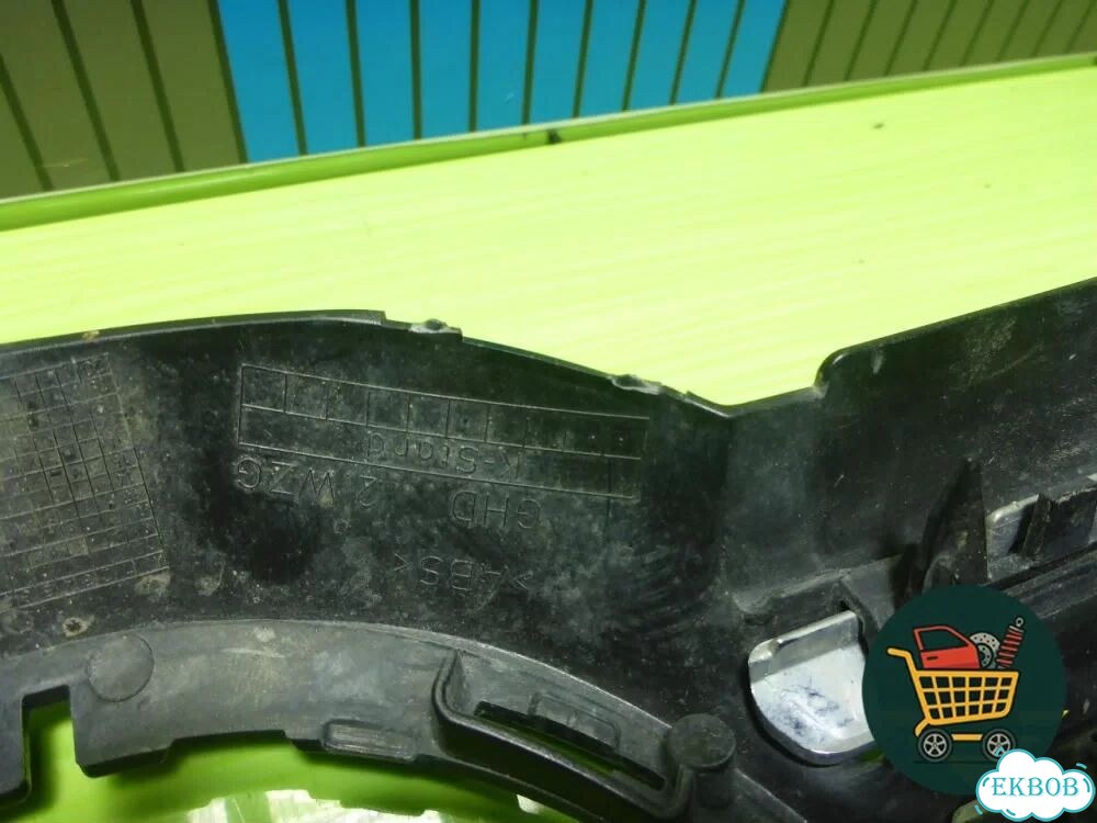 Накладка на решетку радиатора (5N0853655) Volkswagen Tiguan с 2011-2016г (Тигуан) фото 8