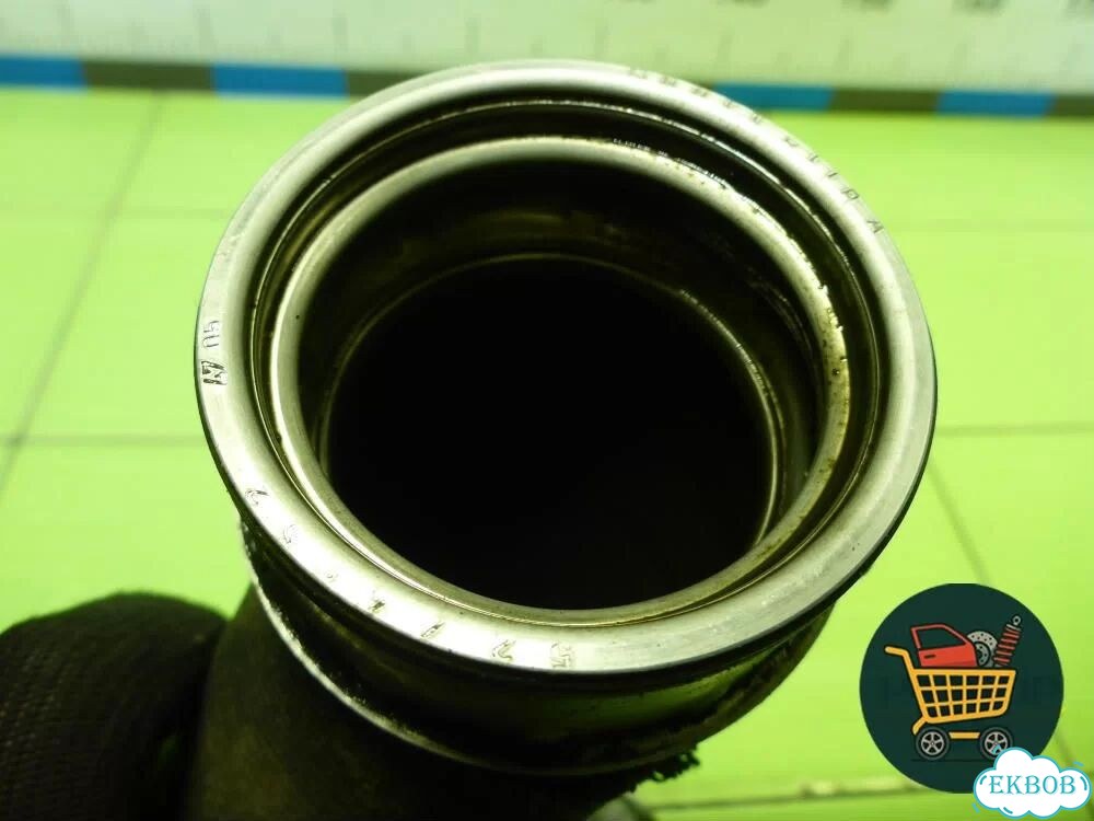 Патрубок интеркулера резиновый Volkswagen Touareg c 2002-2010г (Туарег) фото 4