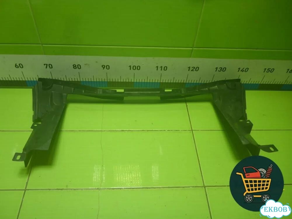 Дефлектор радиатора (8200694499) Renault Sandero с 2009-2014г (Сандеро) фото 1