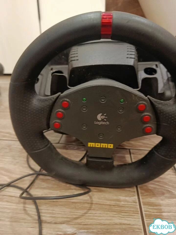 Игровой руль с педалями logitech momo racing фото 3