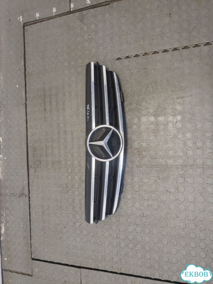 Решетка радиатора Mercedes CLK W209 фото 1