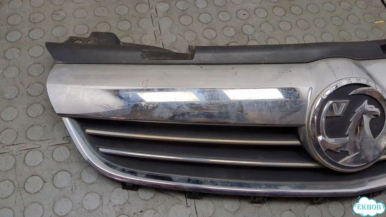 Решетка радиатора Opel Zafira B фото 3