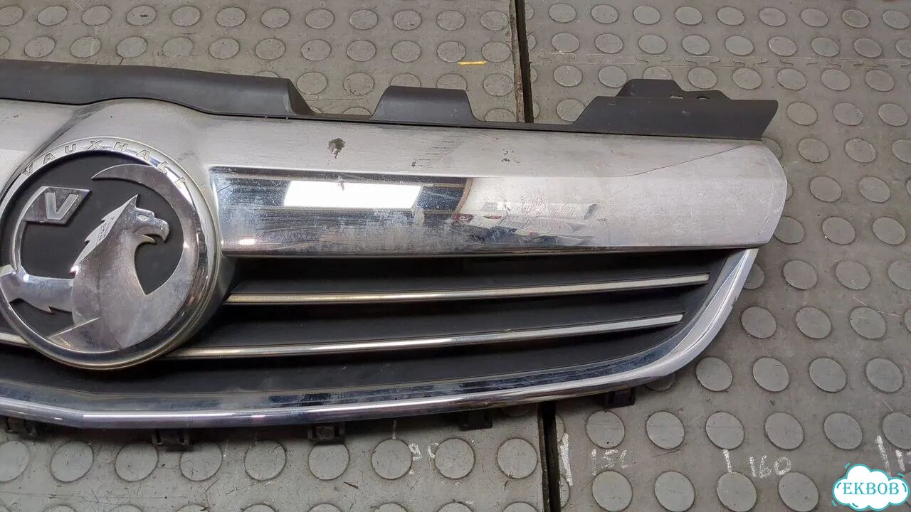 Решетка радиатора Opel Zafira B фото 4