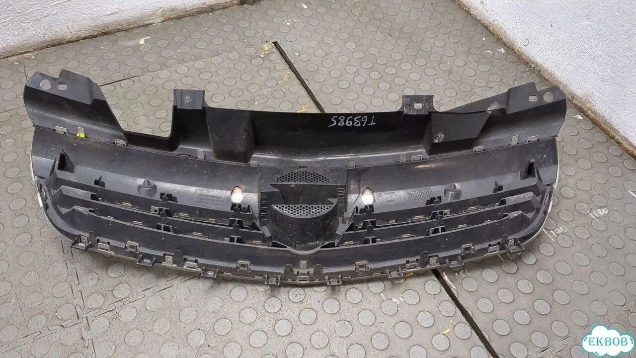 Решетка радиатора Opel Zafira B фото 6