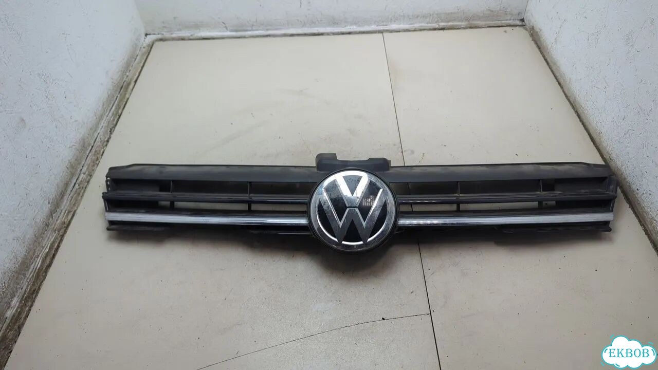 Решетка радиатора Volkswagen Golf 7 фото 1