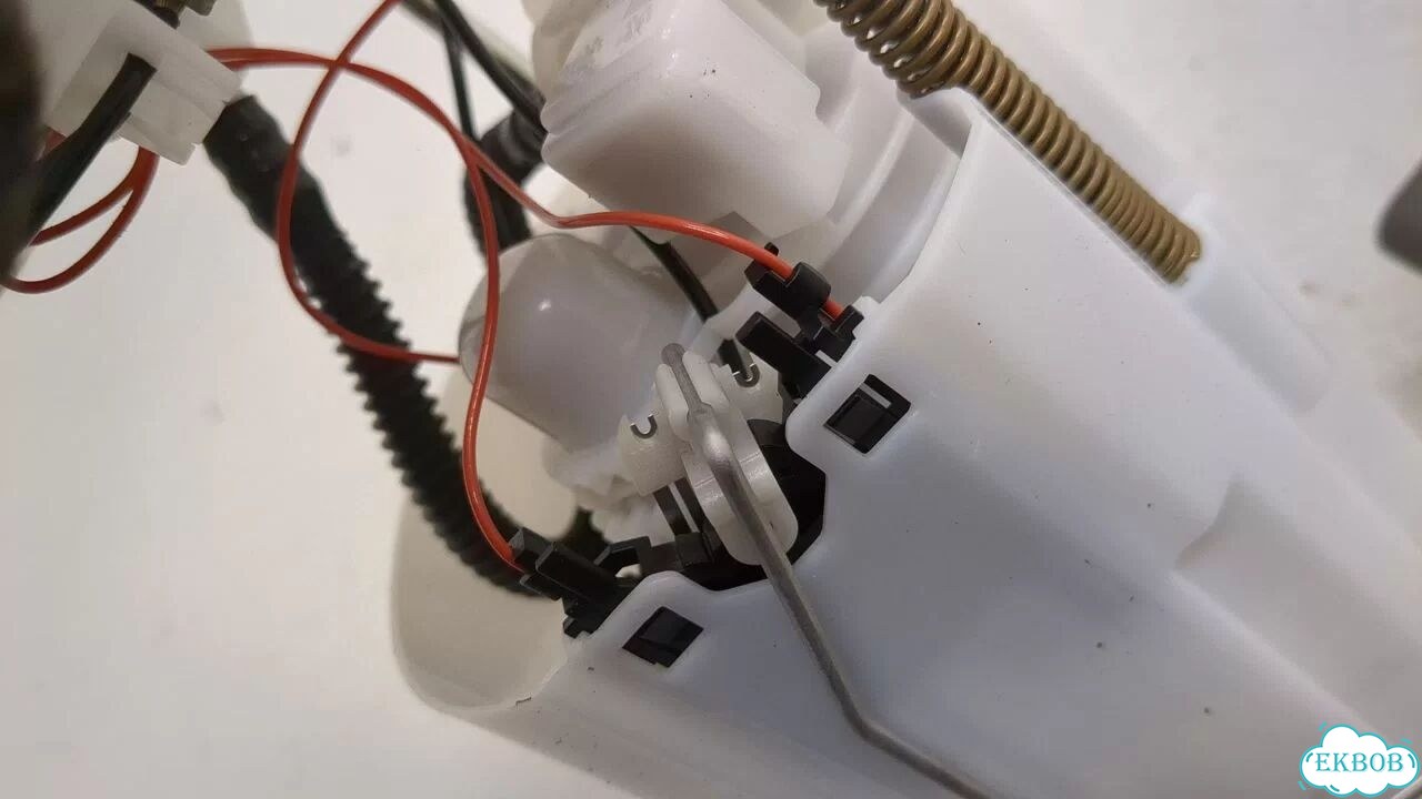 Насос топливный электрический Opel Corsa D фото 4