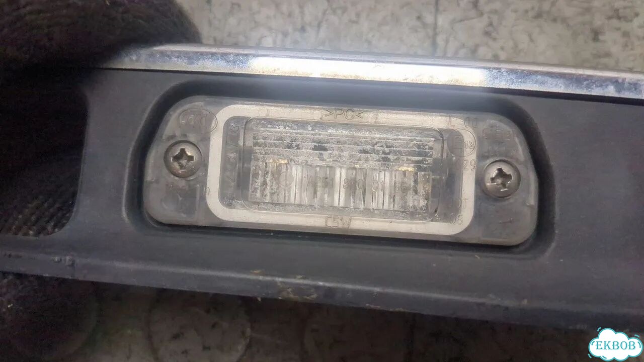 Подсветка номера Mercedes R W251 фото 3