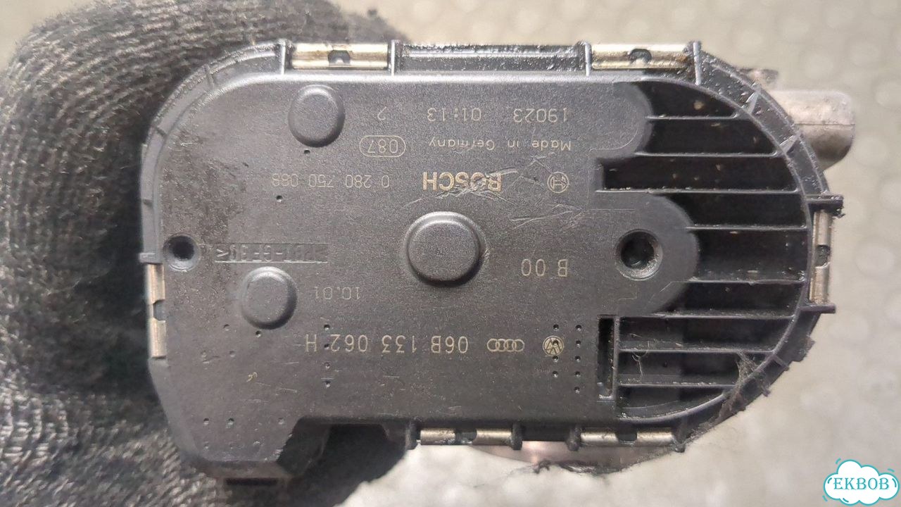Заслонка дроссельная Audi A4 (B6) фото 4