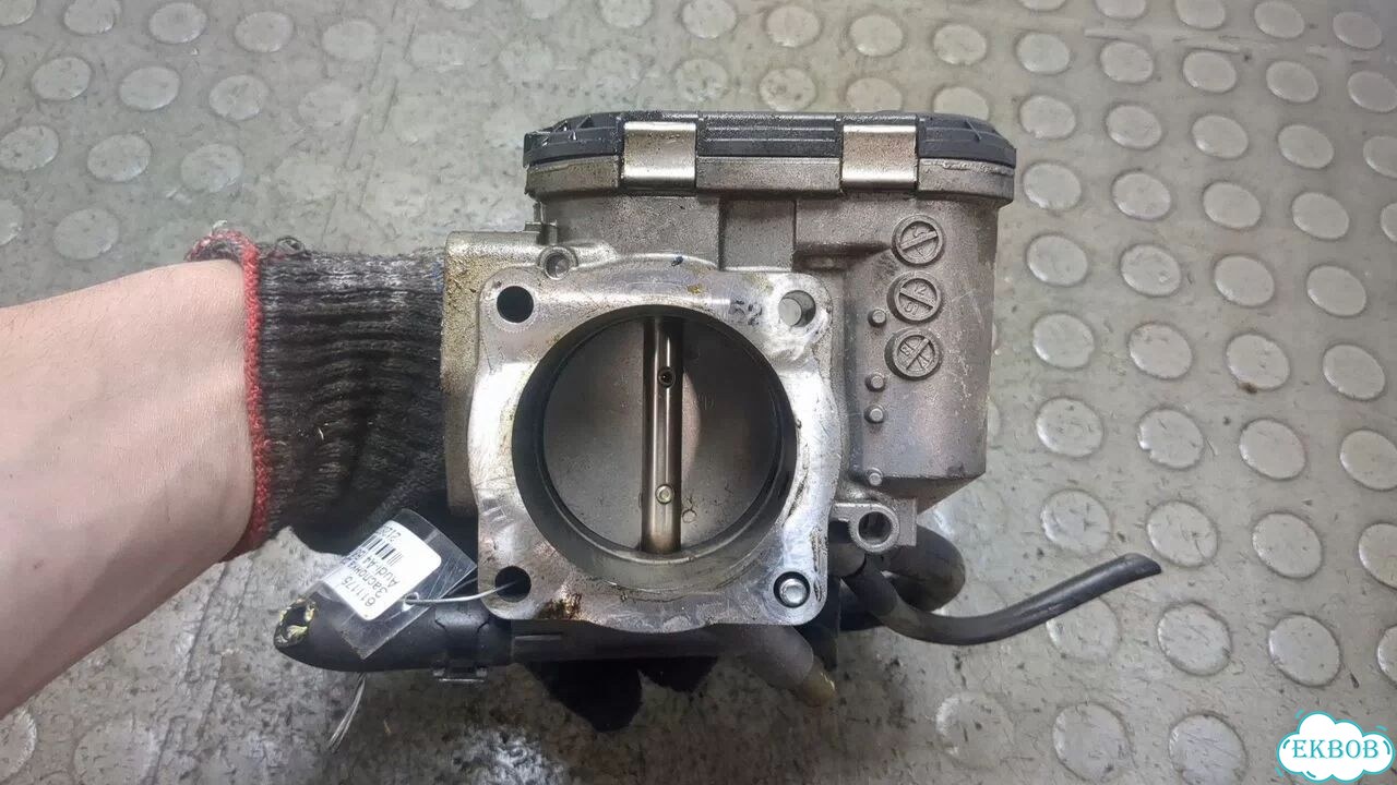Заслонка дроссельная Audi A4 (B6) фото 4