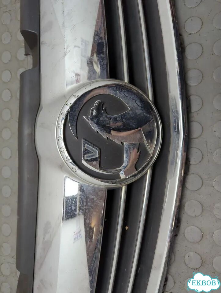 Решетка радиатора Opel Zafira B фото 2