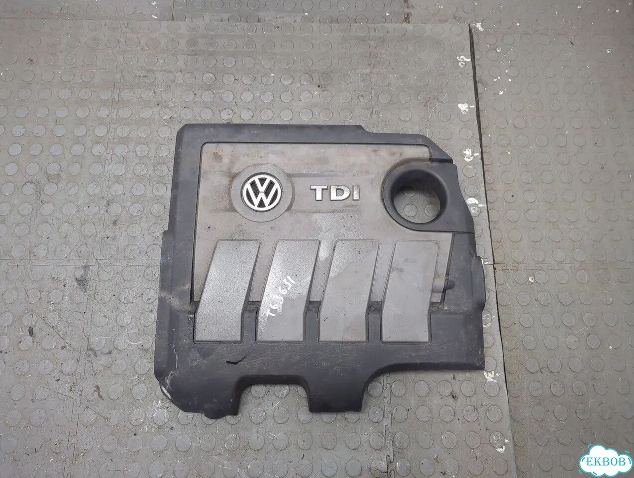 Накладка на двс Volkswagen Golf 6 фото 1