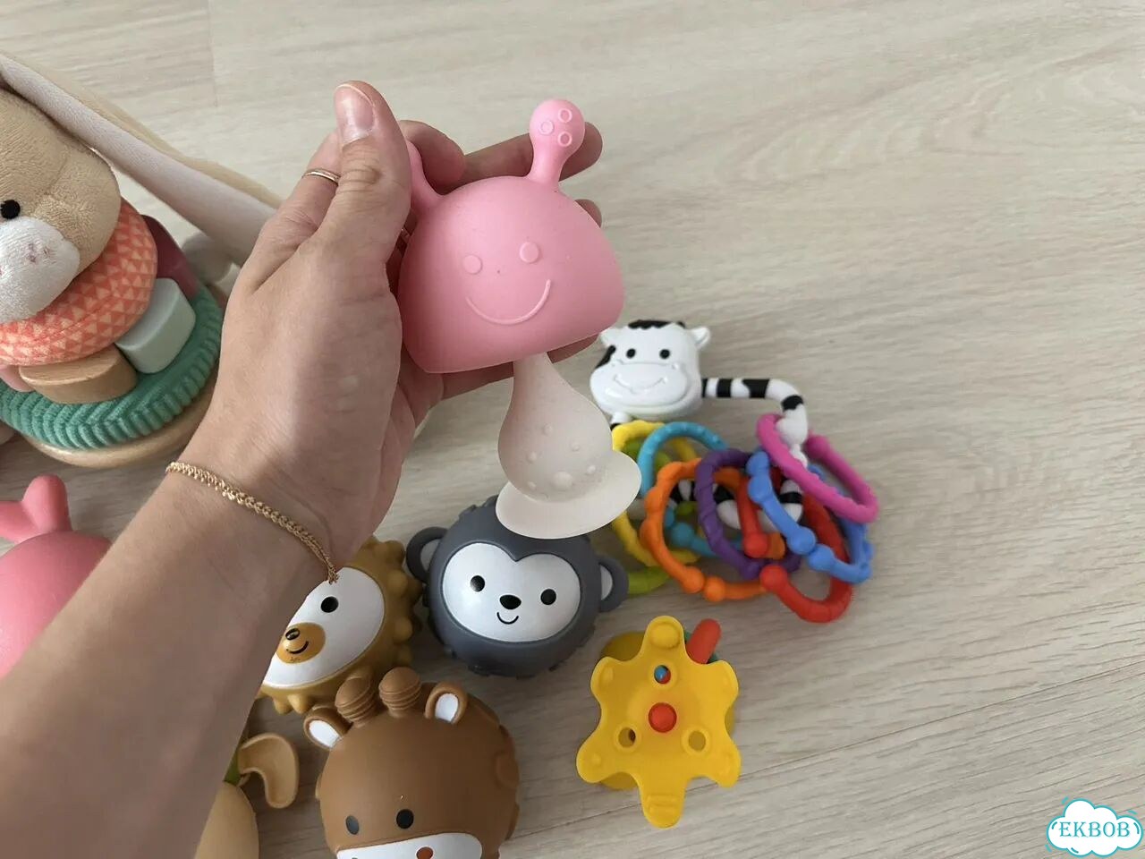 Игрушки для малышей до года пакетом фото 11
