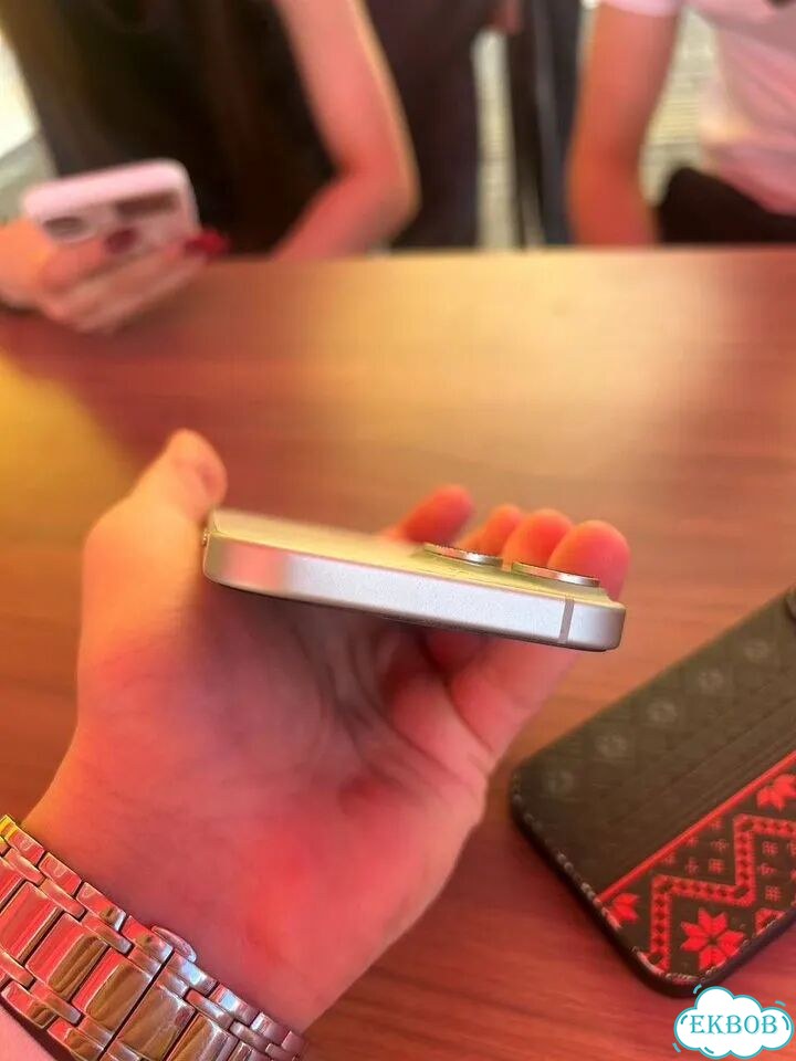 iPhone 15, 128 ГБ, SIM + eSIM фото 2