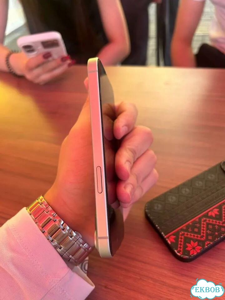 iPhone 15, 128 ГБ, SIM + eSIM фото 5