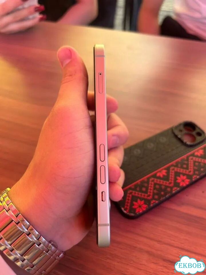 iPhone 15, 128 ГБ, SIM + eSIM фото 6