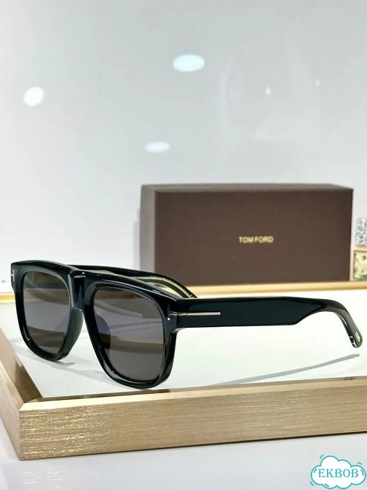 Солнцезащитные очки Tom Ford фото 1
