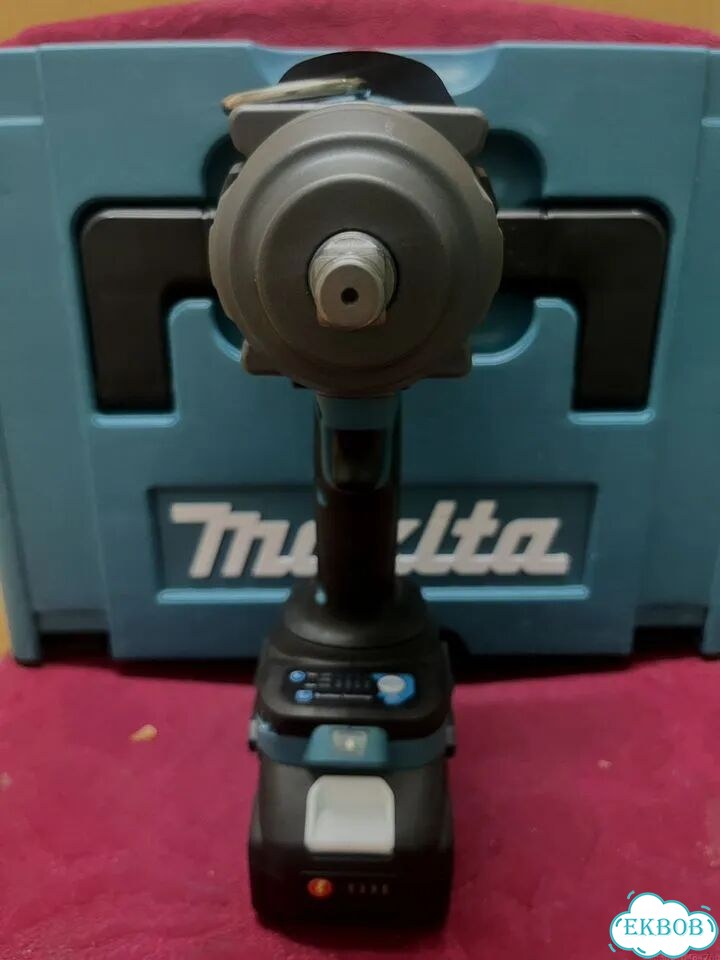 Бесщеточный гайковерт Makita 1200 в кейсе фото 4