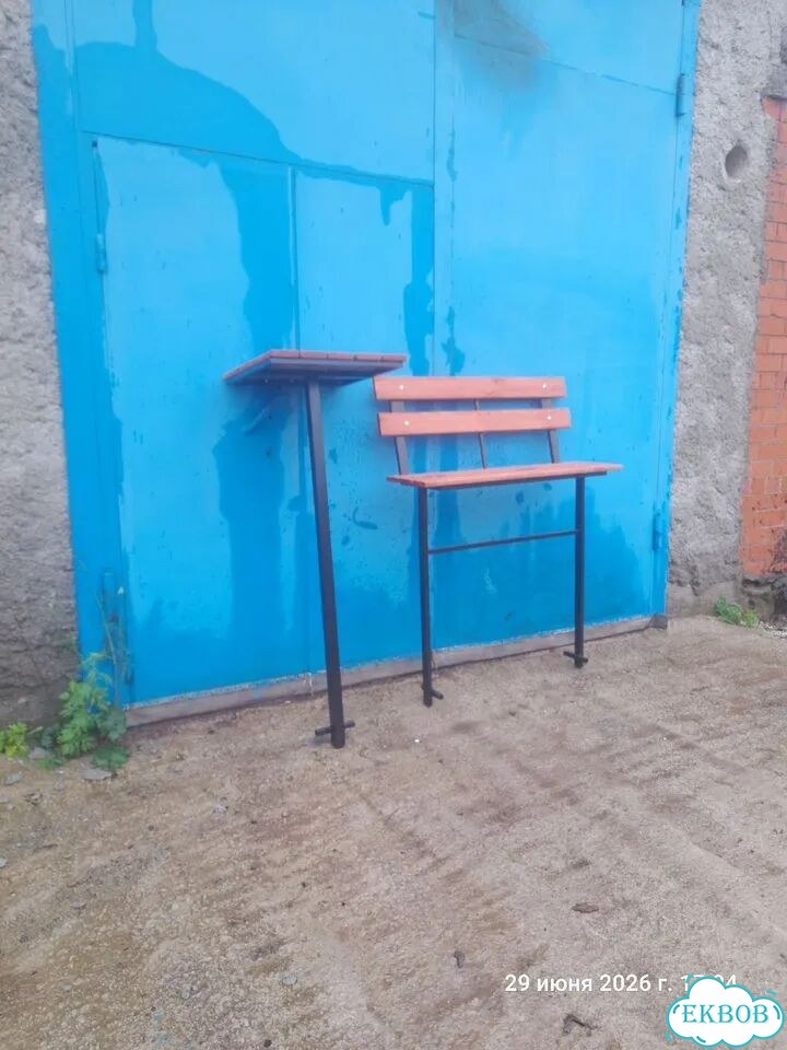 Скамейка и столик на кладбище фото 3