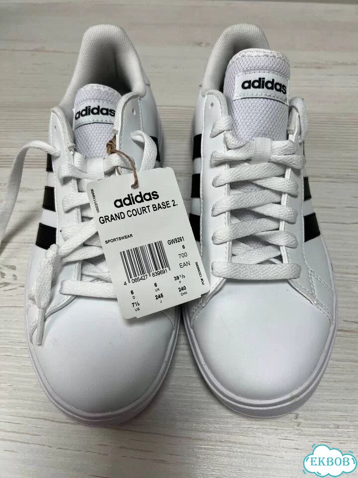 Кроссовки новые женские Adidas фото 1
