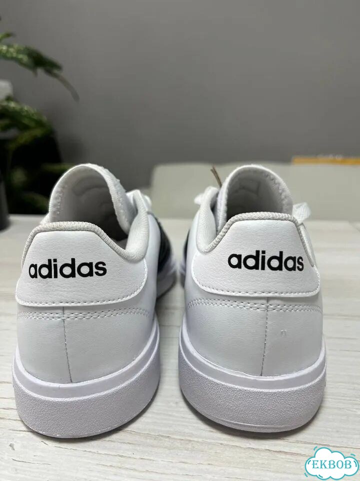 Кроссовки новые женские Adidas фото 2