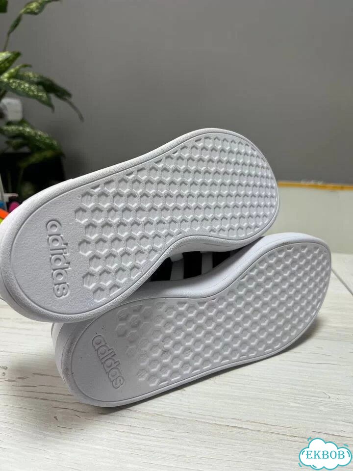 Кроссовки новые женские Adidas фото 3